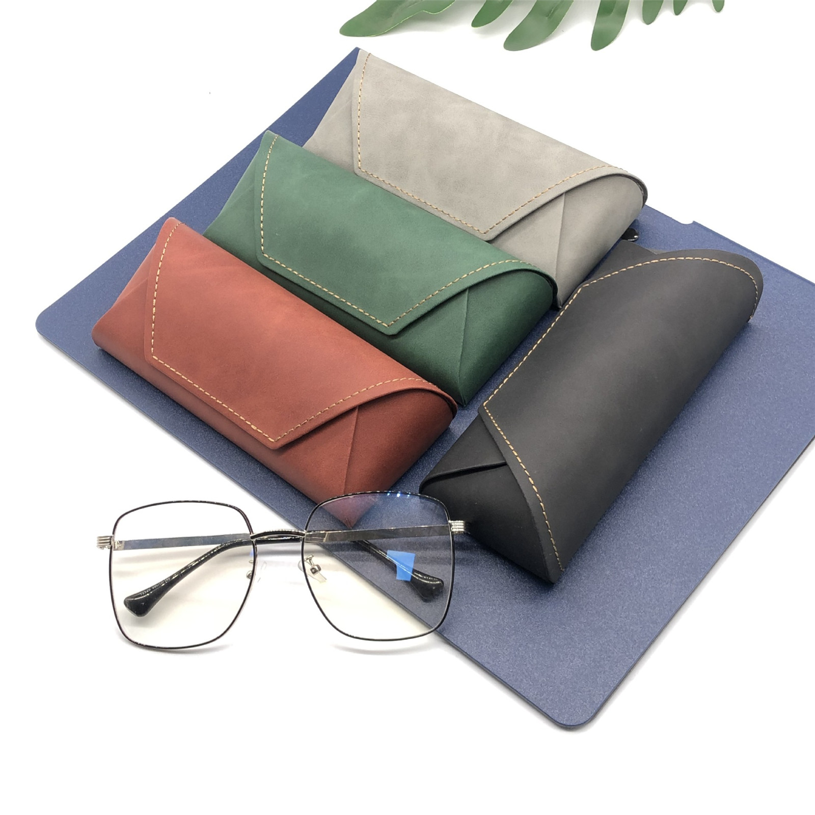 Travel Accessories Gift Ideas - Kotak Kacamata Pu+Logam Tempat Penyimpanan Kacamata