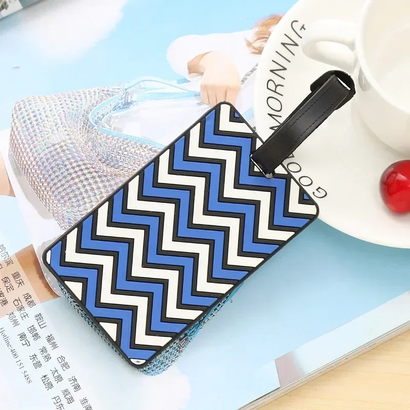 Tag bagasi geometris untuk wan - Travel Accessories International ulasan dan harga